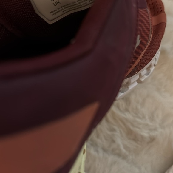 On Cloud Men's Maroon Athletic Shoes 10.5 - Picture 4 of 4